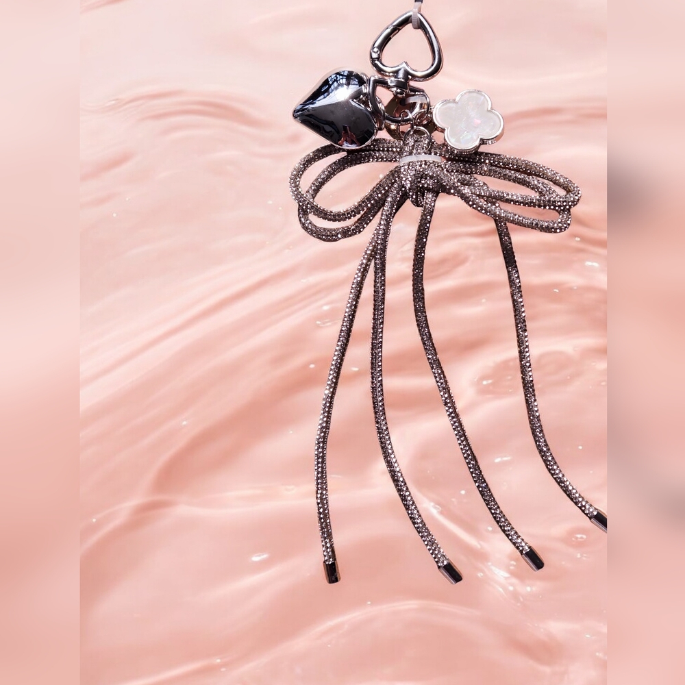NEW Enchanté Silver Ribbon& Heart Bag Charm 8 Inches New With Tags - Picture 2 of 3